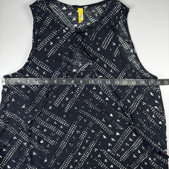 Free People Blouse Small Black White Sleeveless Geometric Cutout Keyhole Front - Picture 7 of 10